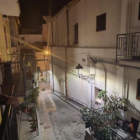 Dell'arco - Civico 17 تْرابْيا